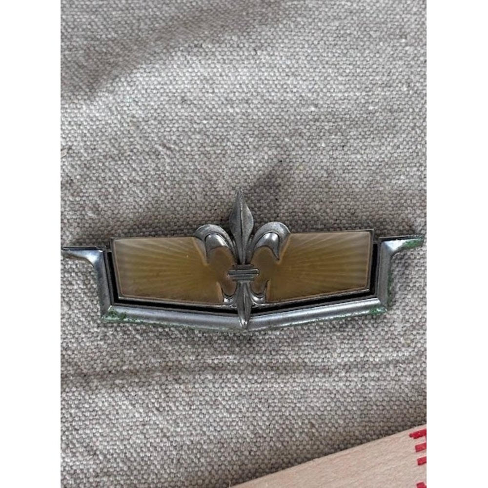 Vintage 1950s Pontiac Emblem Fleur-de-Lis Chrome‎ Dash Trim Hood Ornament